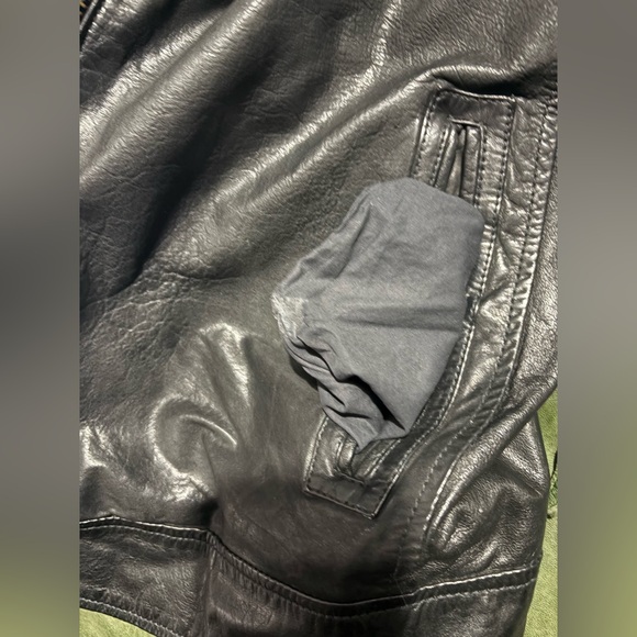 Luxurious Hugo Boss Black real leather jacket. - Picture 7 of 16